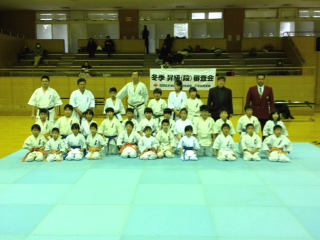 http://www.kyokushin-chibaminami.com/images/%E9%99%B6%E5%99%A8%E5%AF%A9%E6%9F%BB%E4%BC%9A3.jpeg